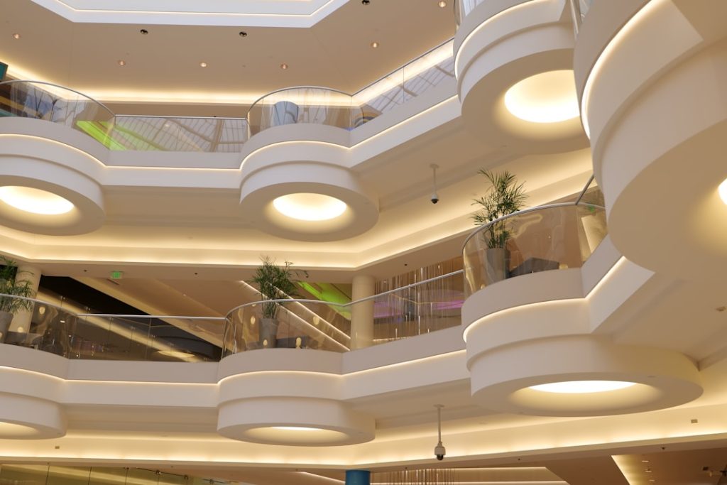 white-and-black-ceiling-lamp-bg0fxswexhy